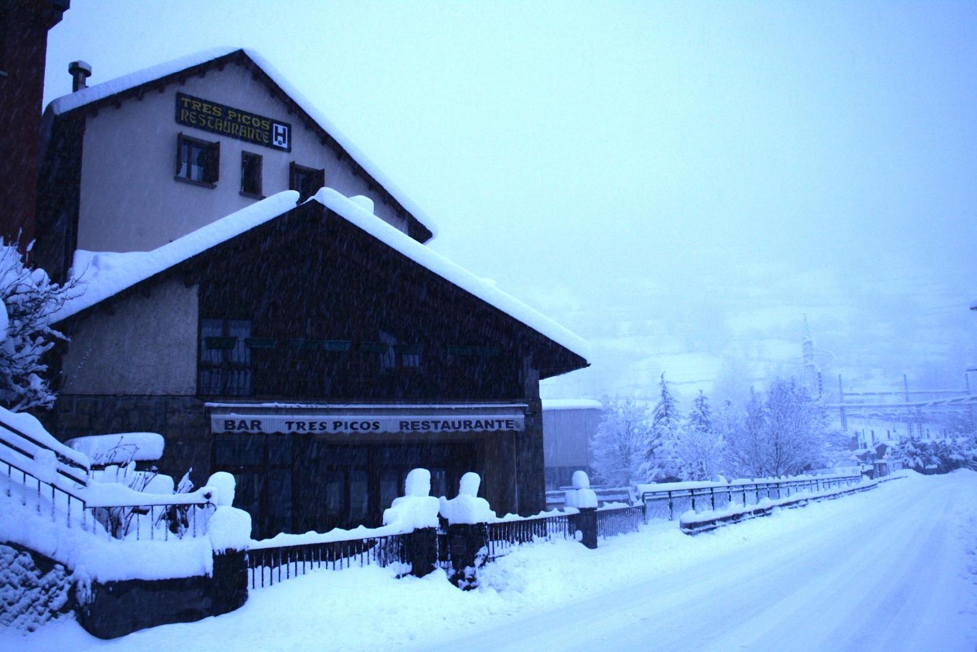 Tres Picos Hotel Eriste Bagian luar foto