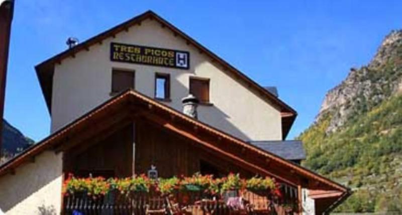 Tres Picos Hotel Eriste Bagian luar foto