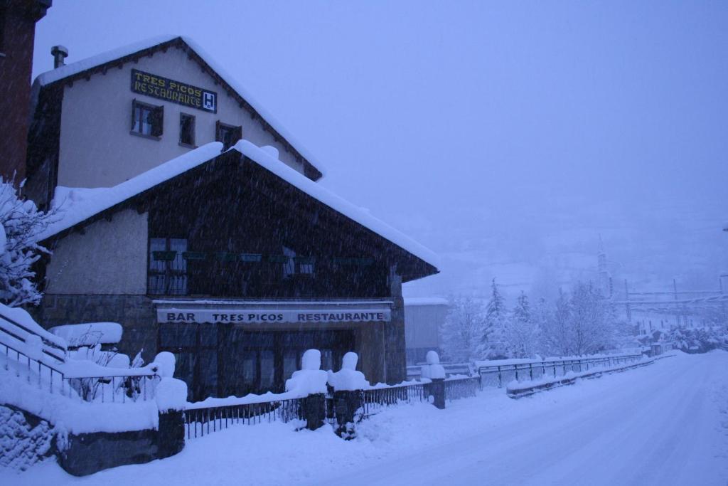 Tres Picos Hotel Eriste Bagian luar foto